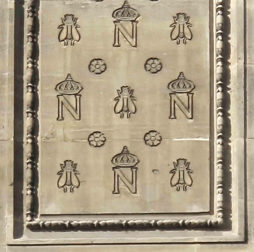 Monogram_Napoleon_and_bees